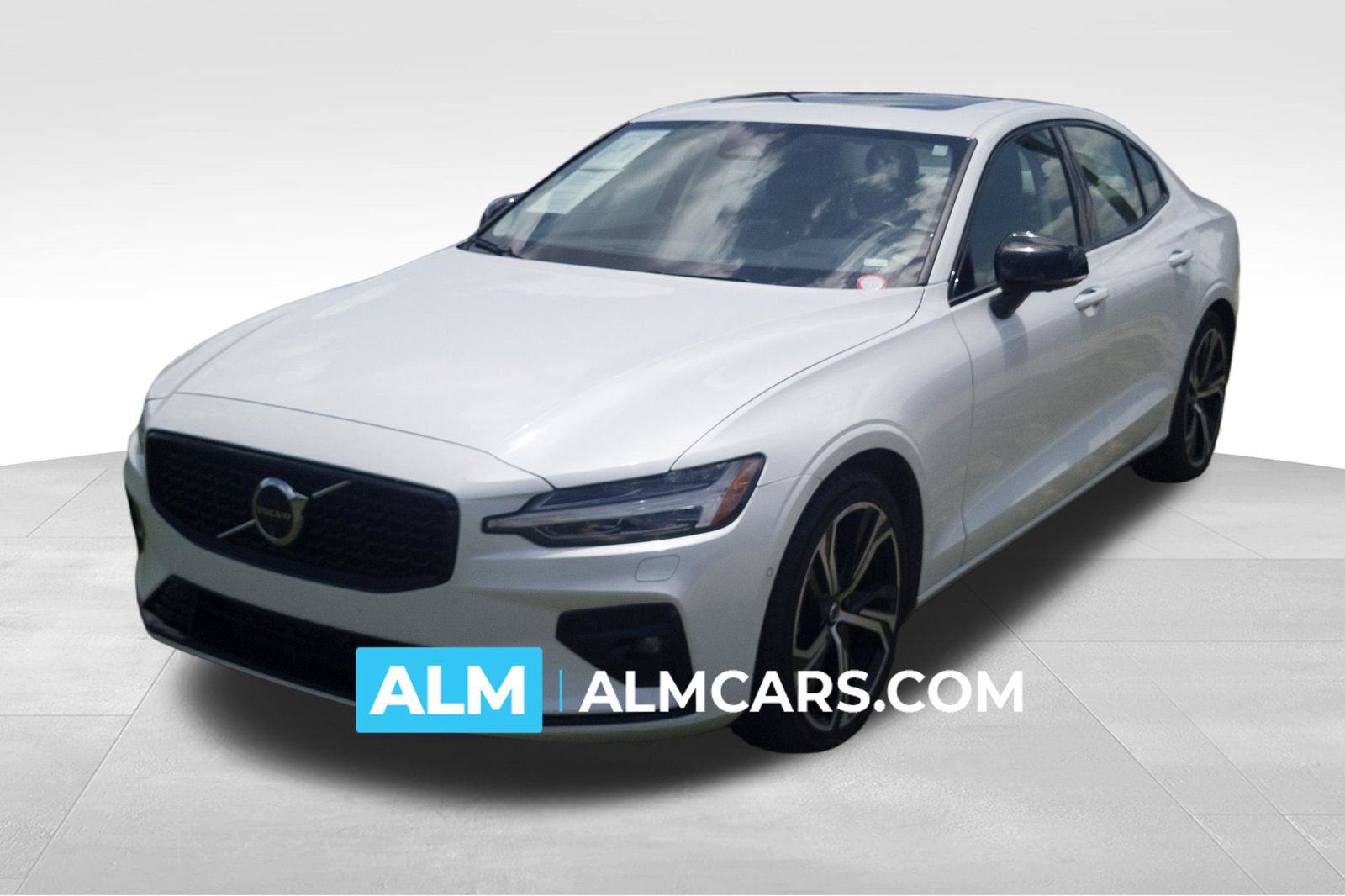 2024 Volvo S60 B5 Plus Dark Theme