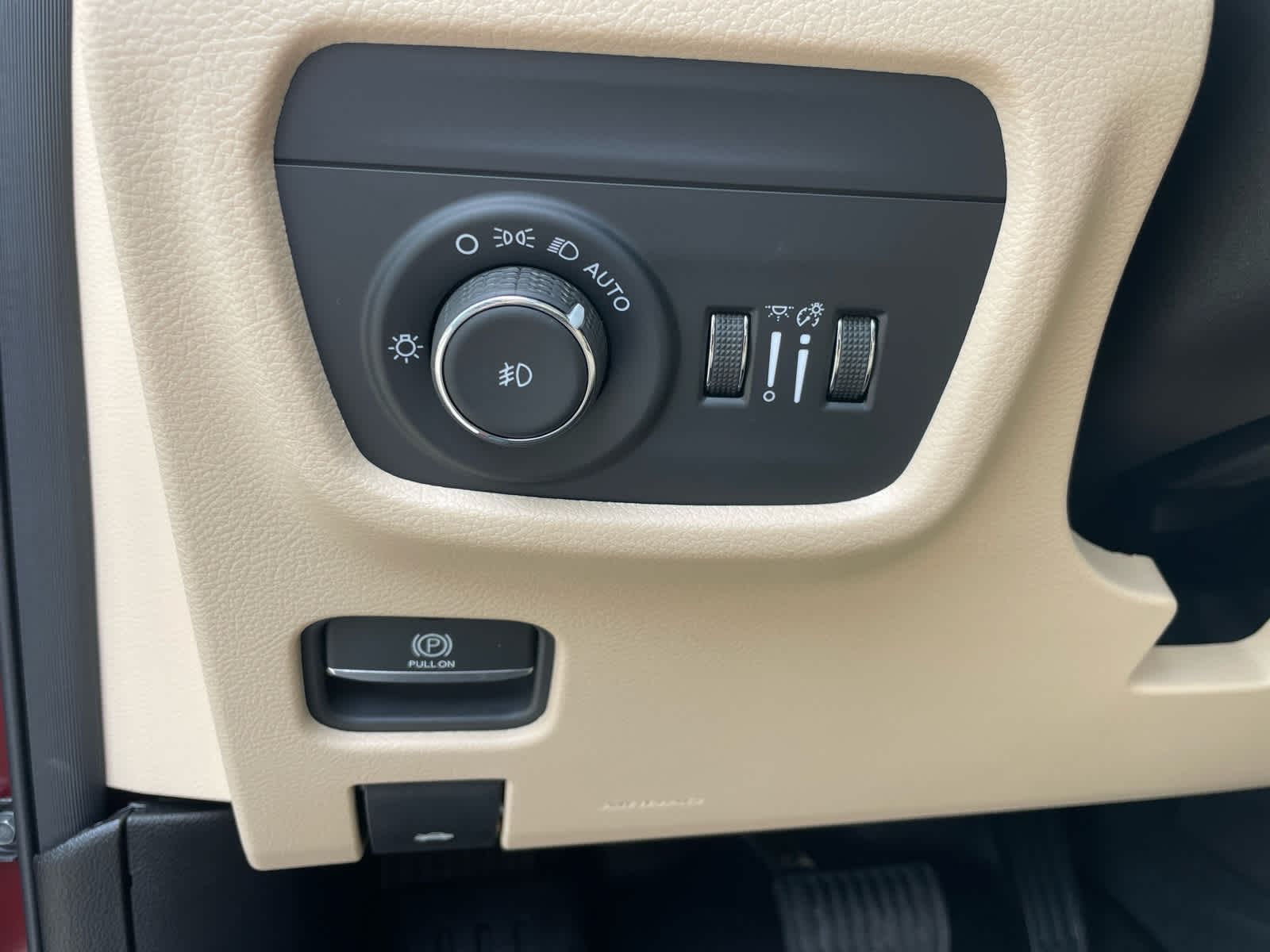 used 2025 Jeep Grand Cherokee car, priced at $41,250