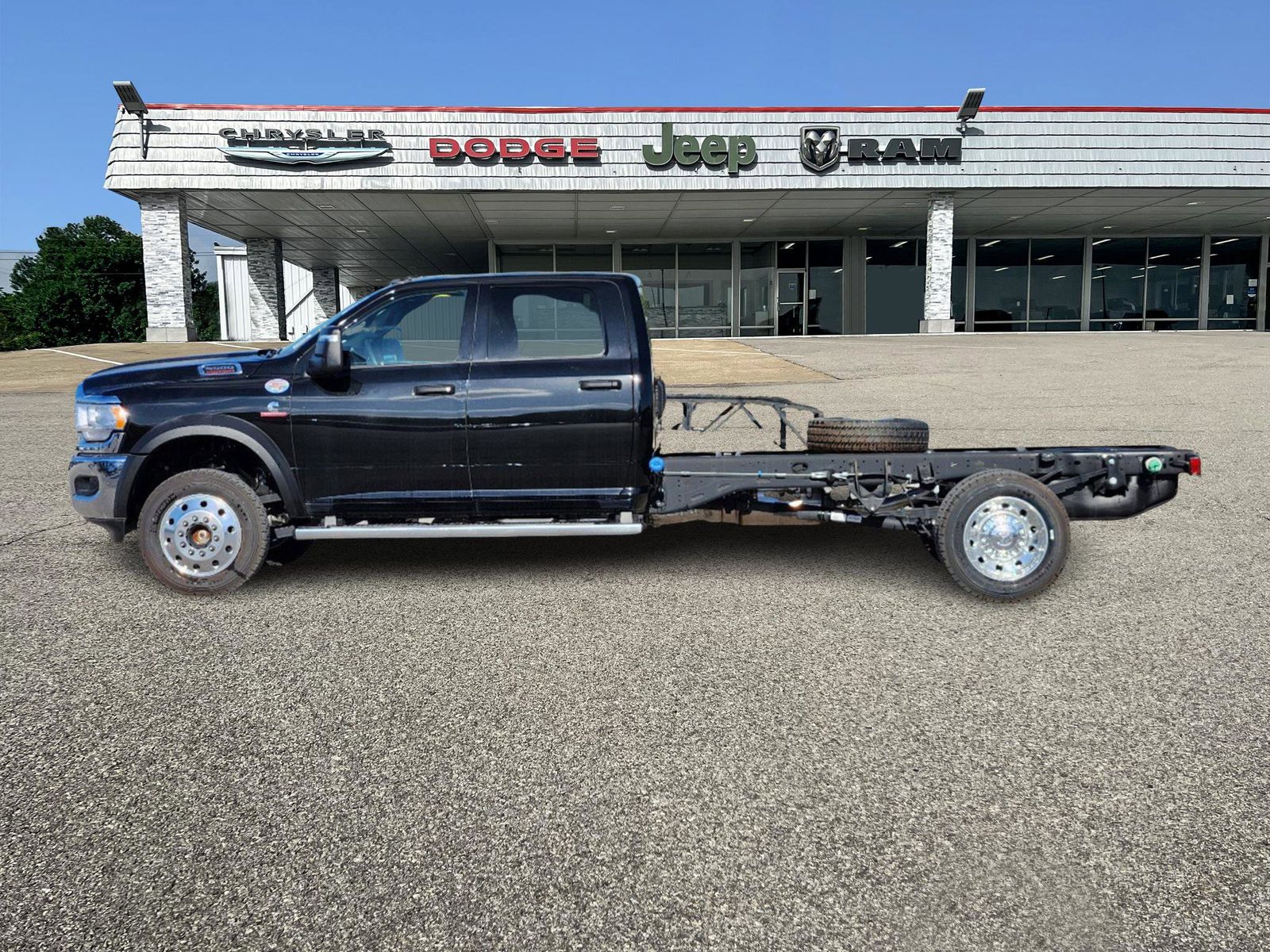 2024 Ram 5500HD Tradesman 3