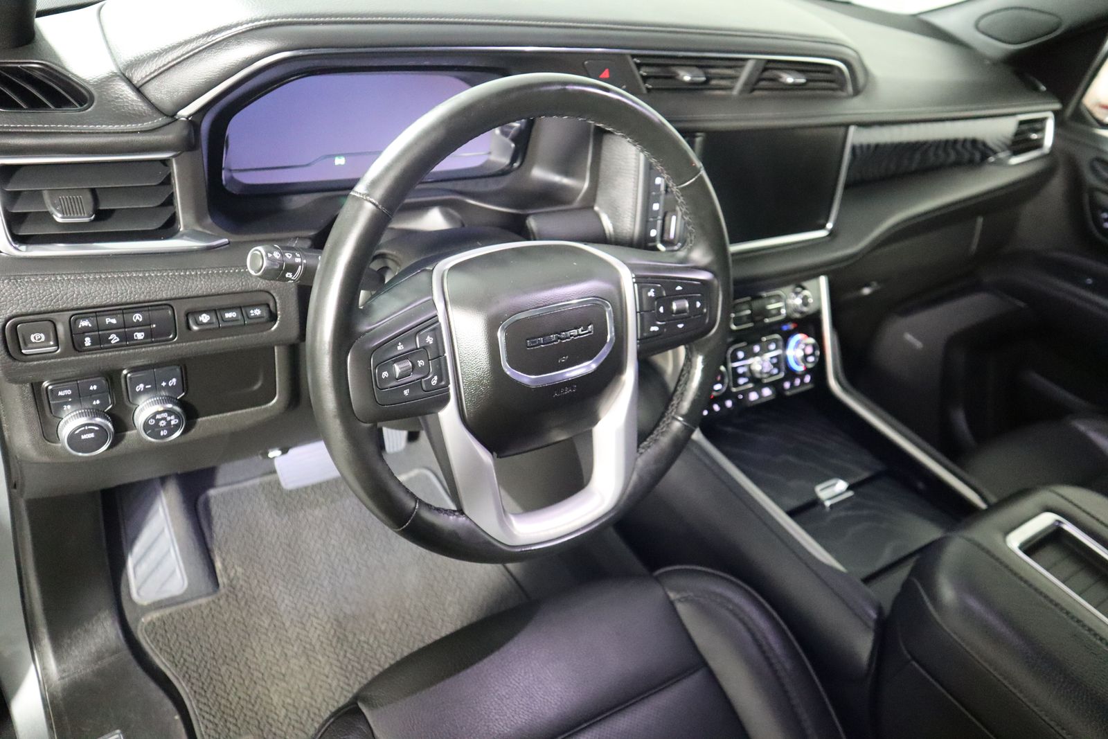 2023 GMC Yukon XL Denali photo