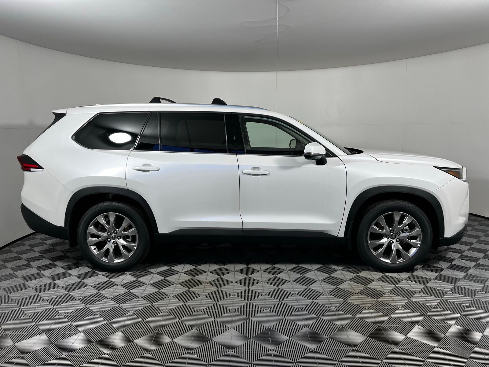 Thumbnail: 2025 Toyota Grand Highlander - 4