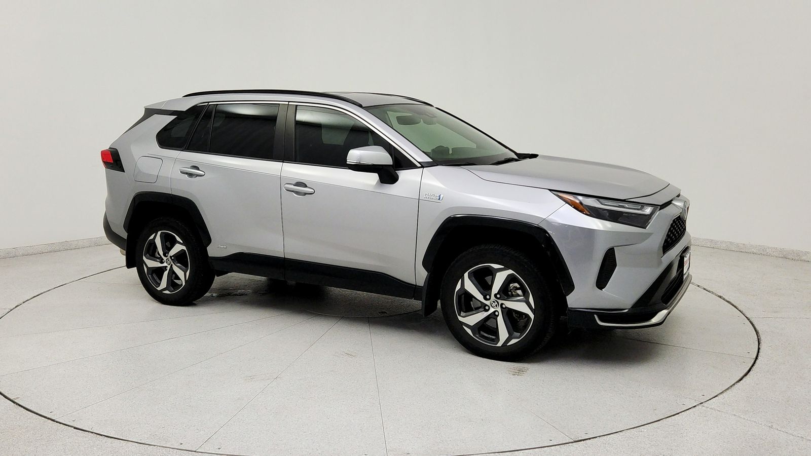 Used 2023 Silver Toyota SE image 9