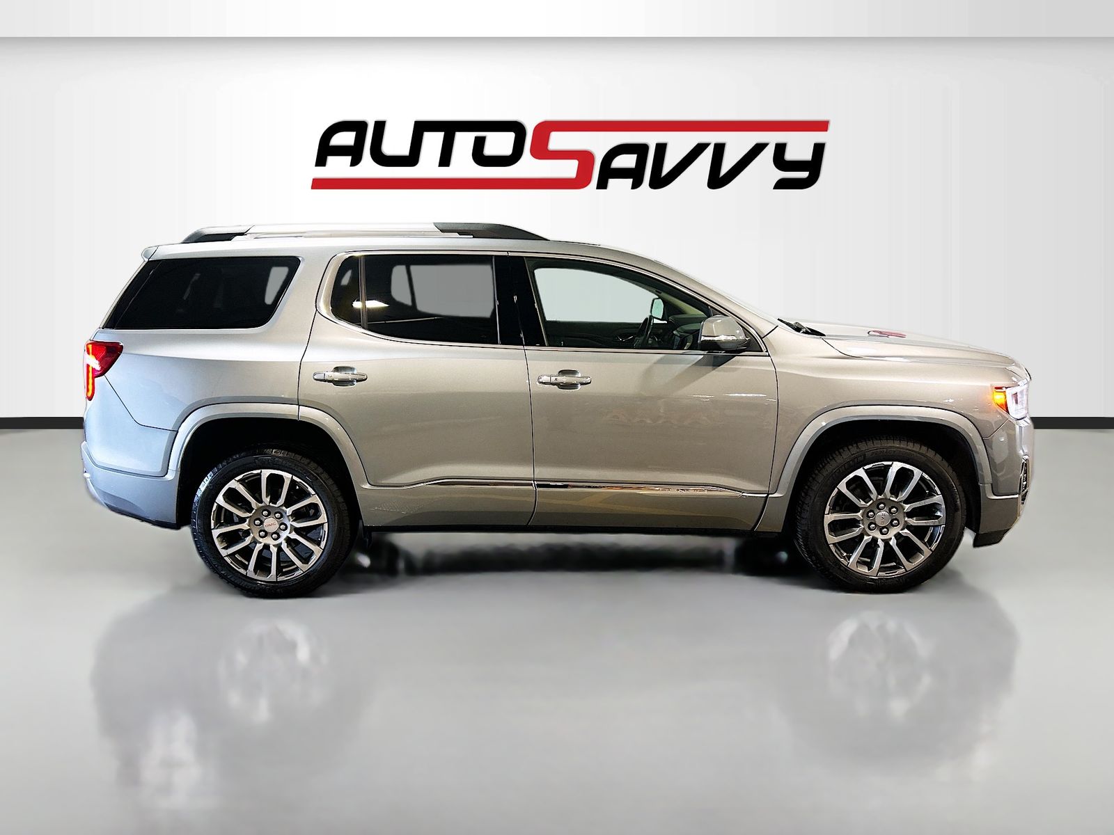 Used 2023 Silver GMC Denali image 8