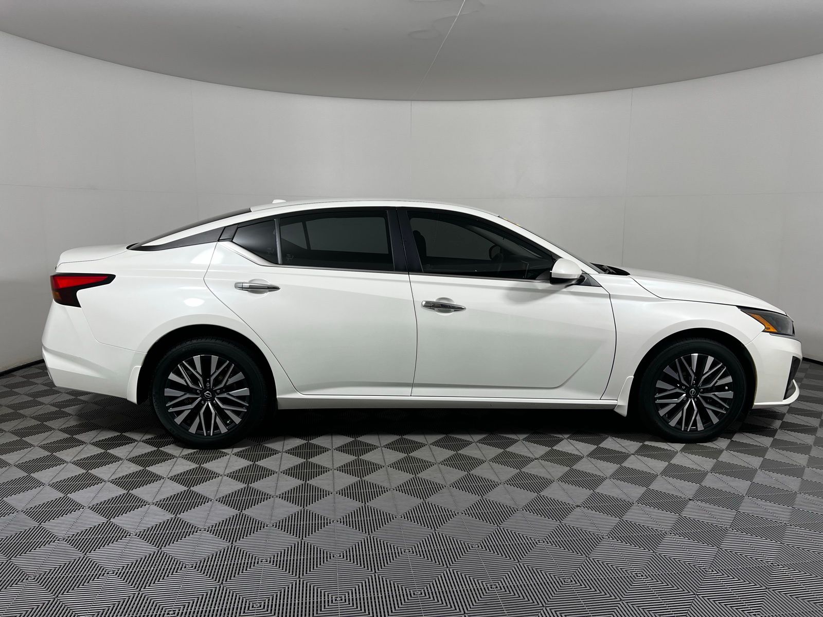 2023 Nissan Altima SV 4