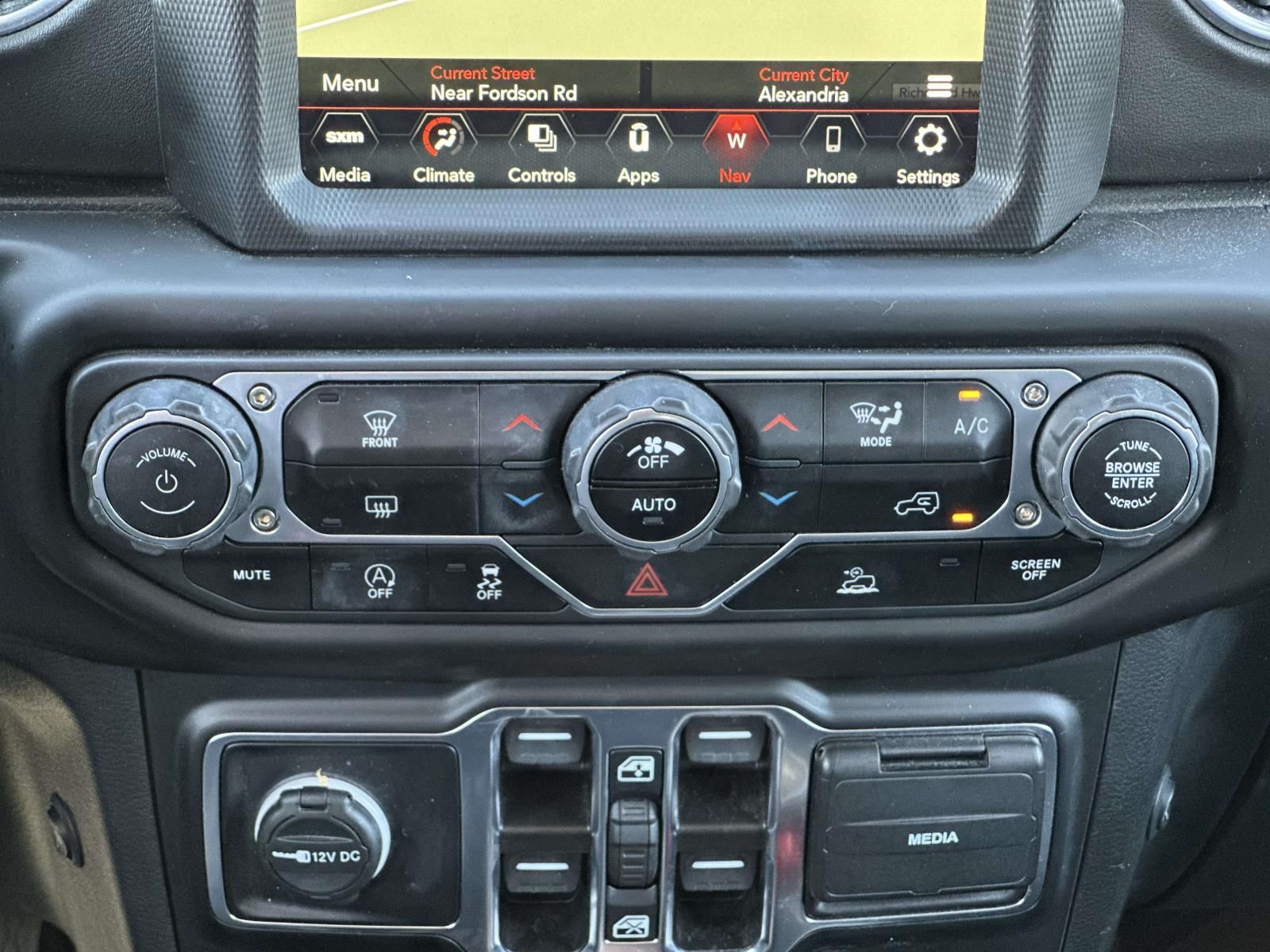 Used 2022 White Jeep Unlimited Sahara image 29