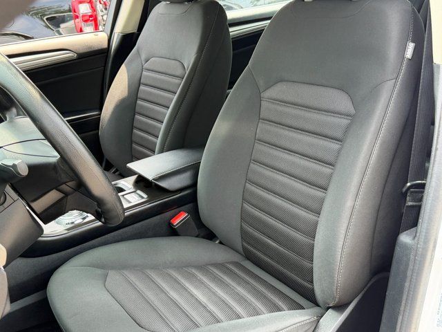 Certified Used 2018 Oxford White Ford SE image 9