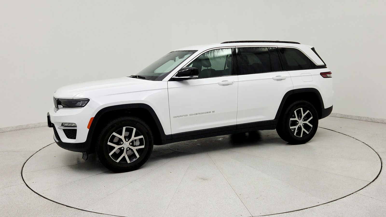 Used 2025 White Jeep Limited image 3
