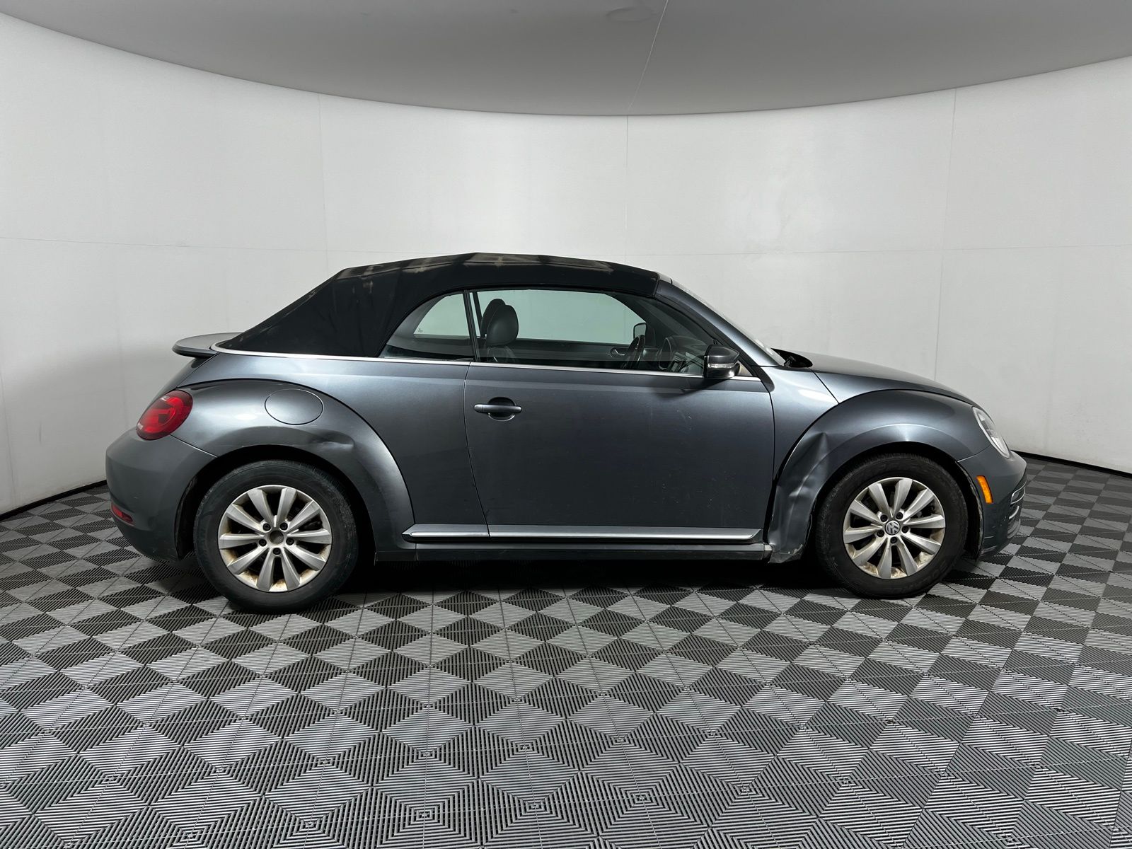 2018 Volkswagen Beetle S 4