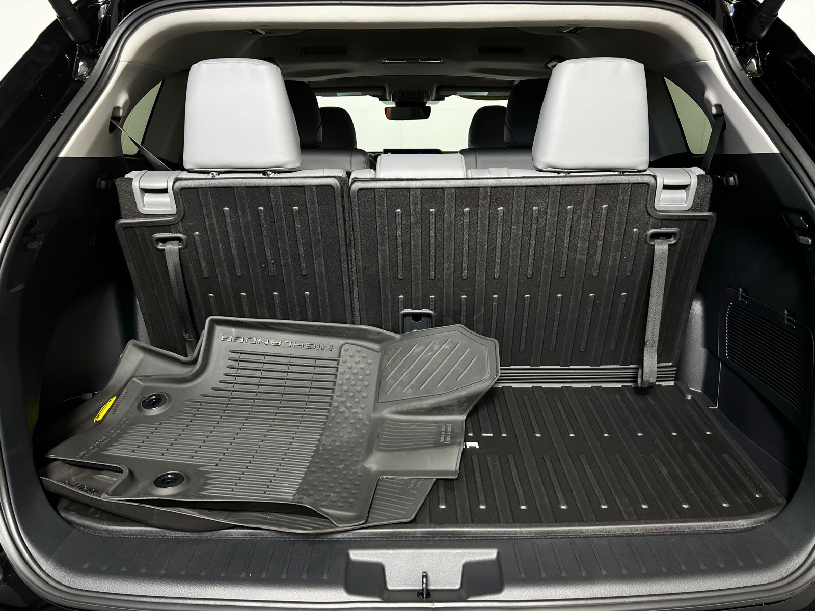 Thumbnail: 2026 Toyota Highlander - 27