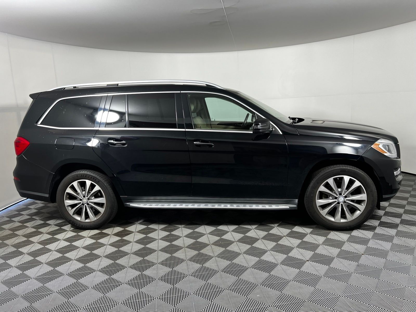 Thumbnail: 2015 Mercedes-Benz GL-Class - 4