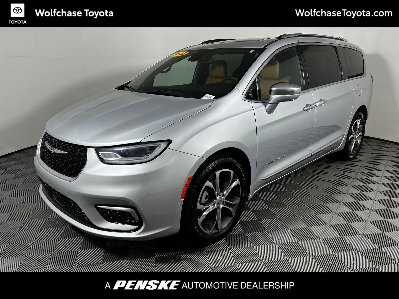 Silver Mist Clearcoat 2022 Chrysler Pacifica Pinnacle AWD Minivan All-Wheel Drive 9-Speed Automatic