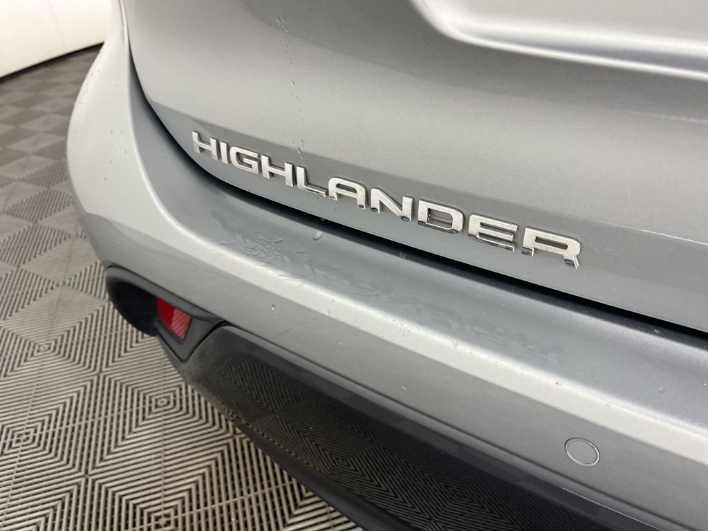 Thumbnail: 2021 Toyota Highlander - 3