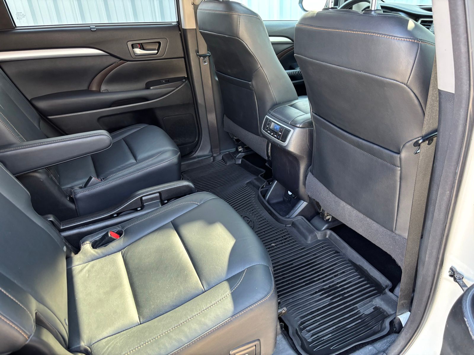 Used Car 2015 Toyota Highlander  Xle V6 For Sale Under $12,000 In Austin, Texas