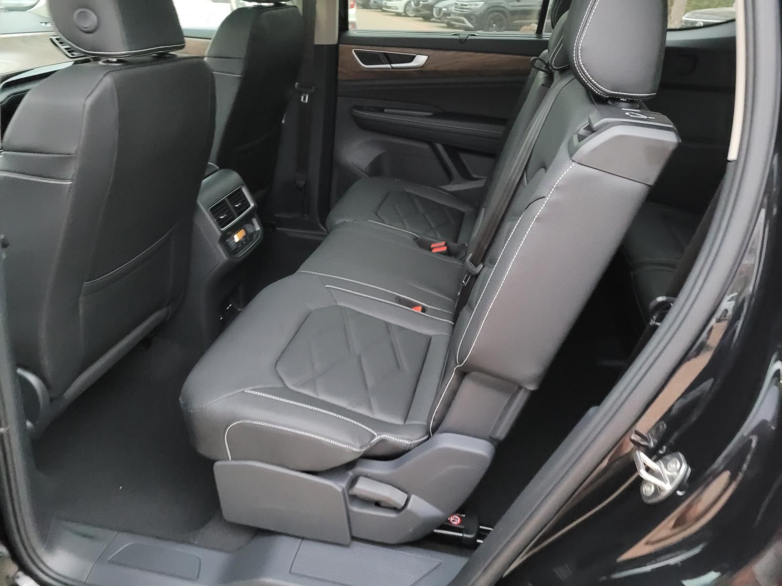 new 2026 Volkswagen Atlas car, priced at $40,962