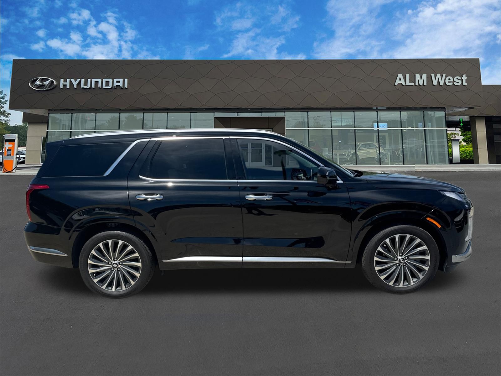 Used 2025 Black Hyundai Calligraphy image 4