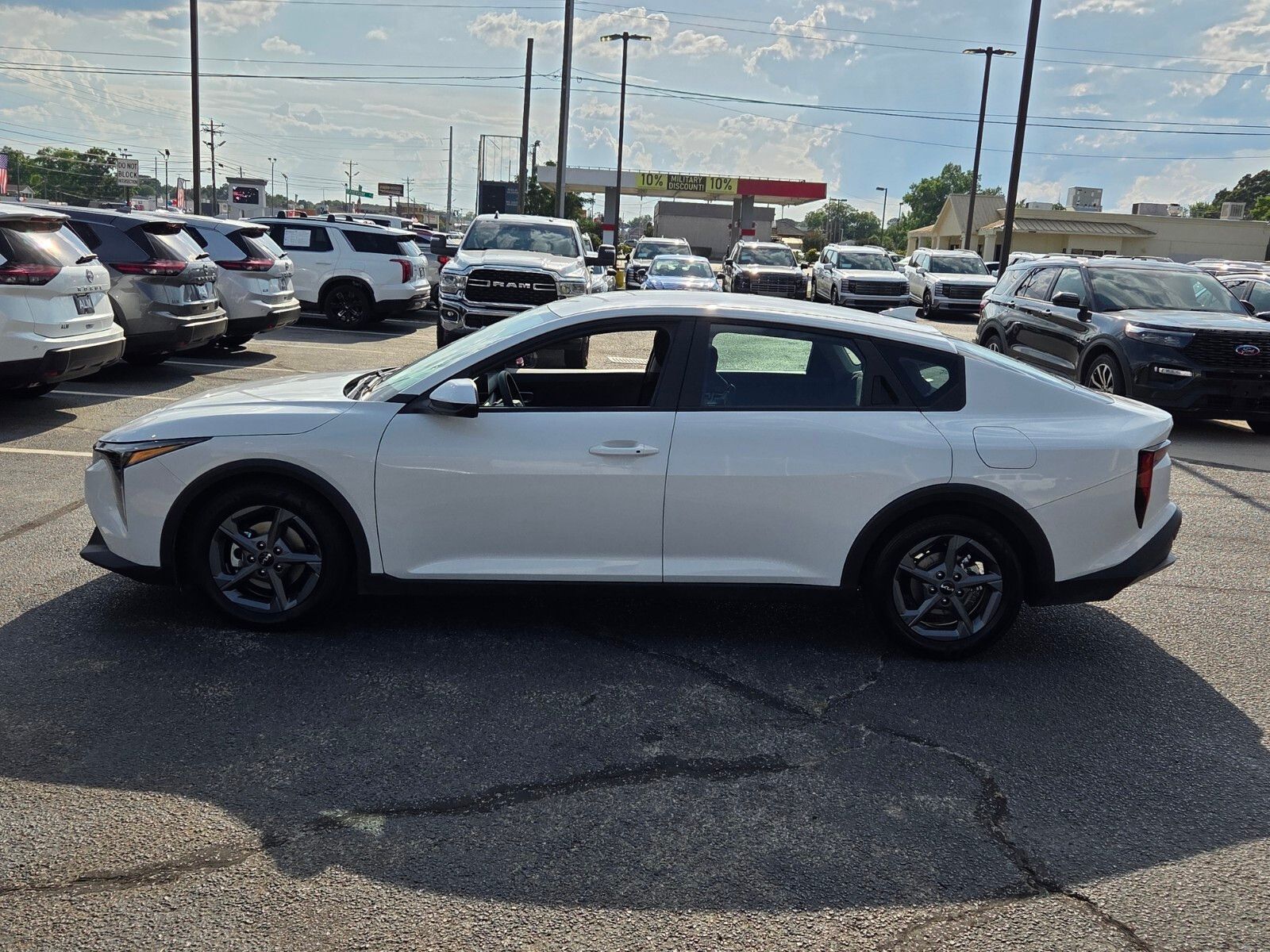 Used 2025 White Kia LXS image 4