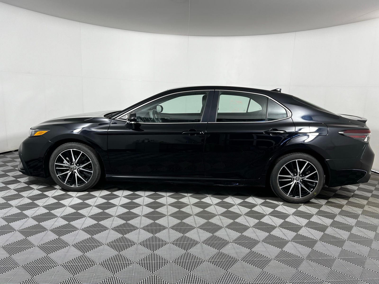 2024 Toyota Camry SE 8