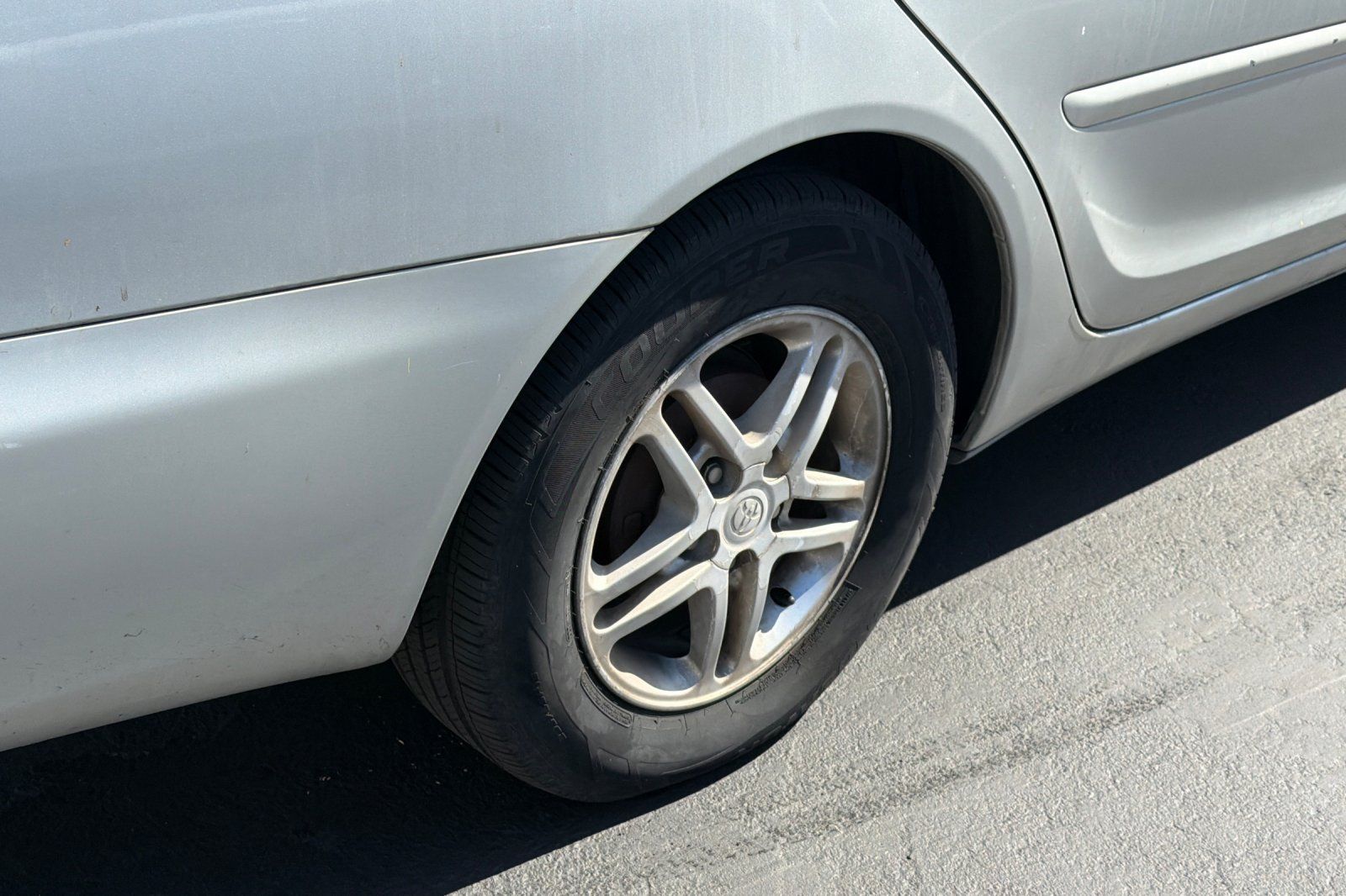 Used 2005 Silver Toyota LE image 4