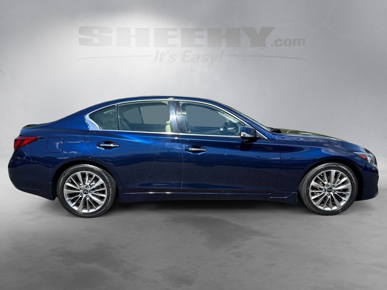 Used 2022 Grand Blue INFINITI LUXE image 9