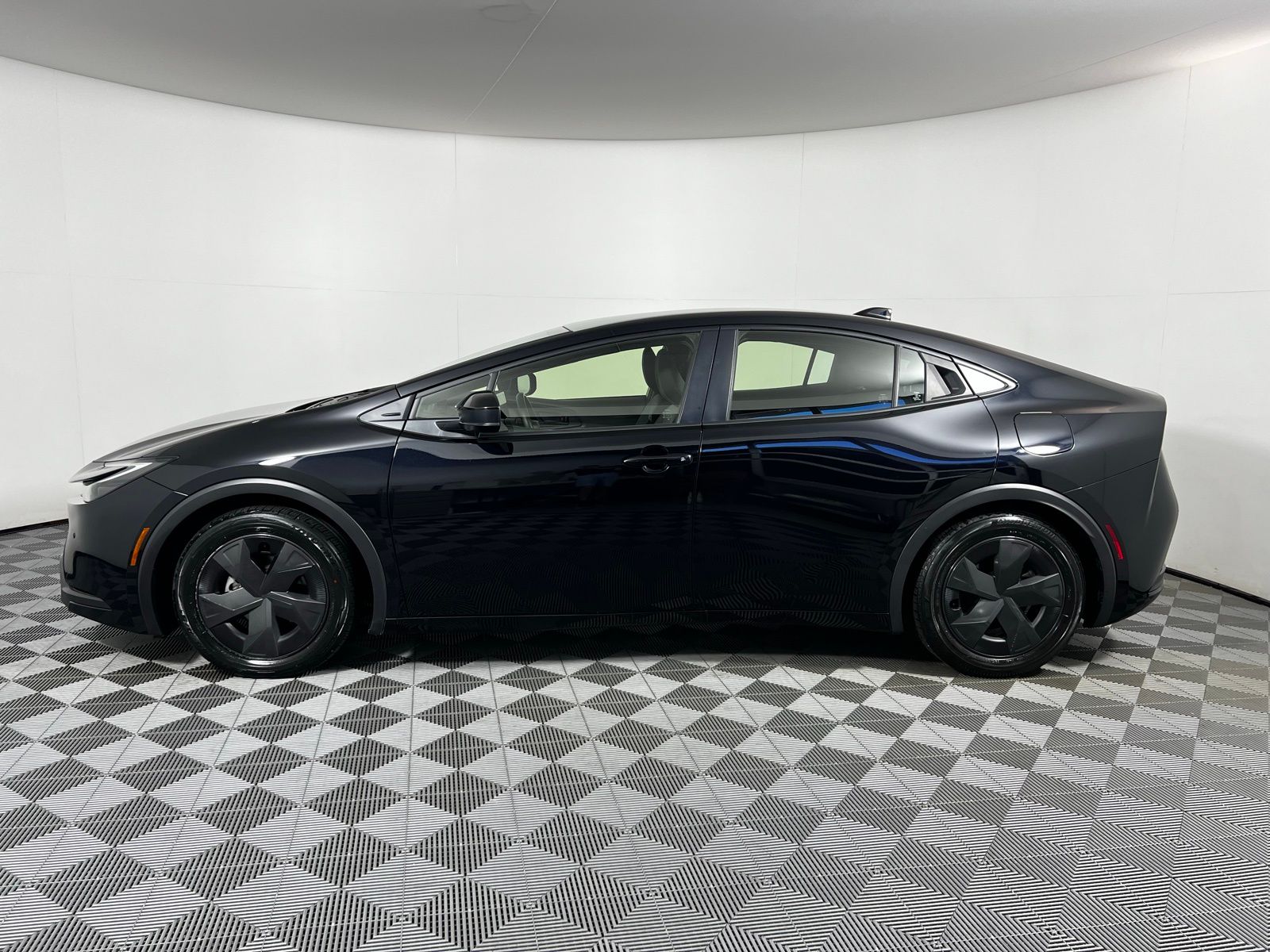 2023 Toyota Prius LE 8