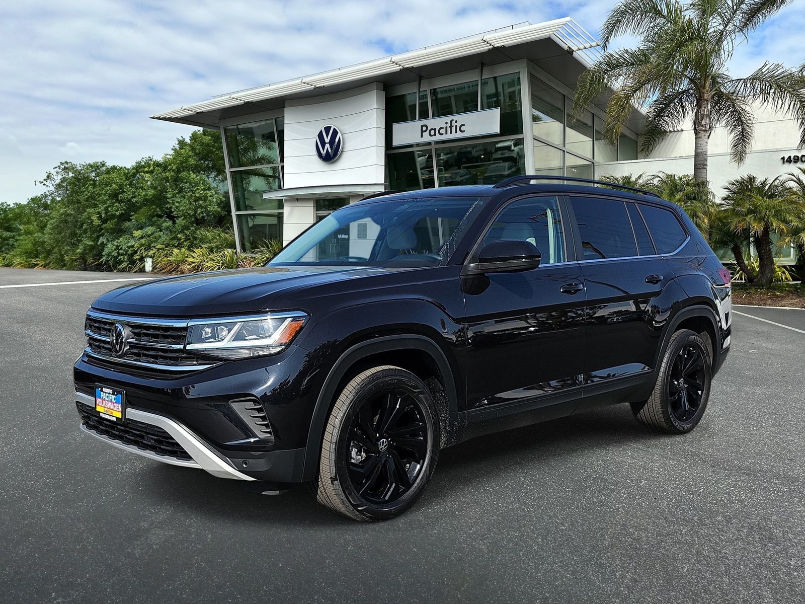 Deep Black Pearl 2023 Volkswagen Atlas SUV / Crossover Front-Wheel Drive 8-Speed Automatic