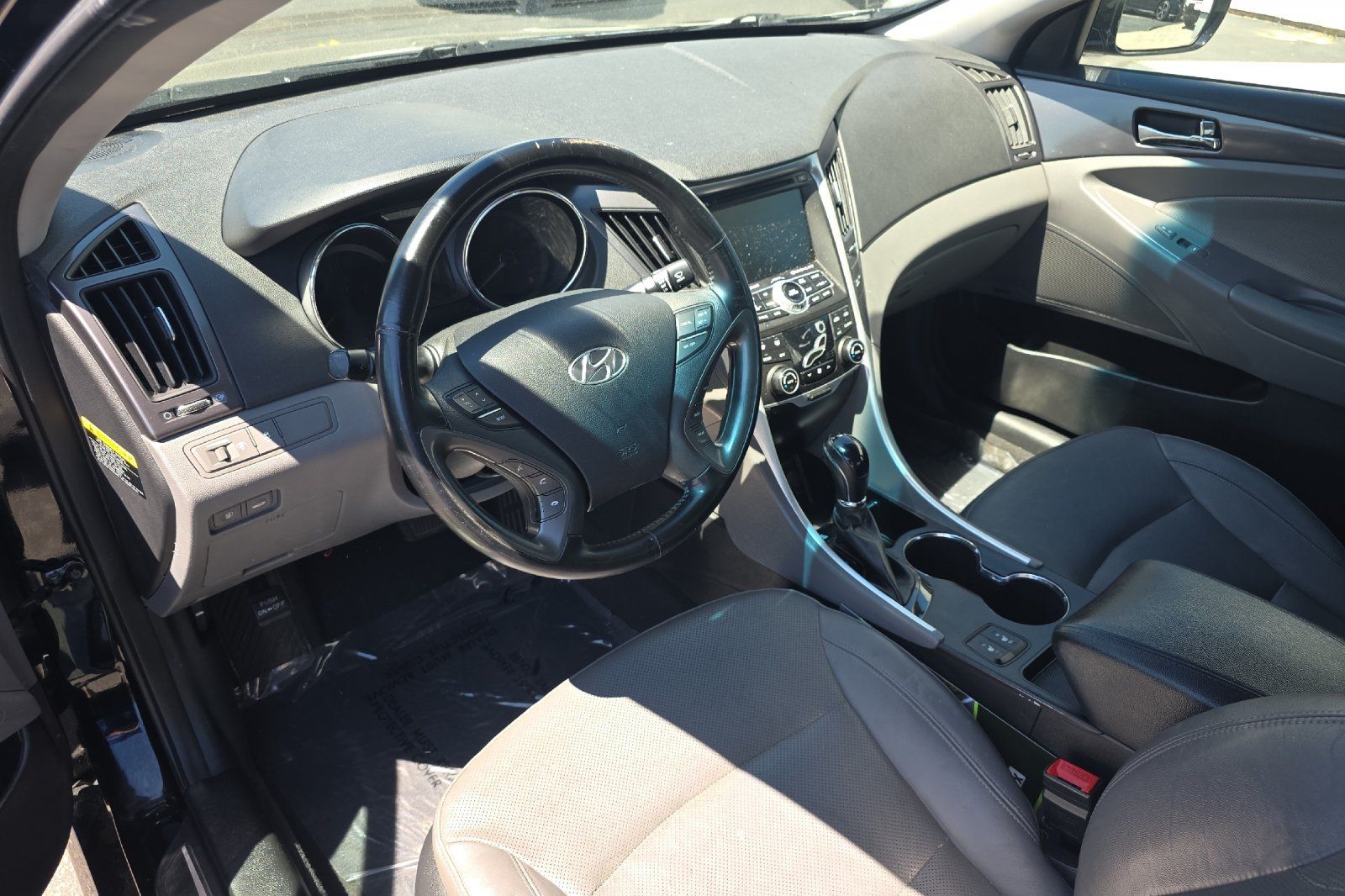 Used 2014 Black Hyundai Limited image 9