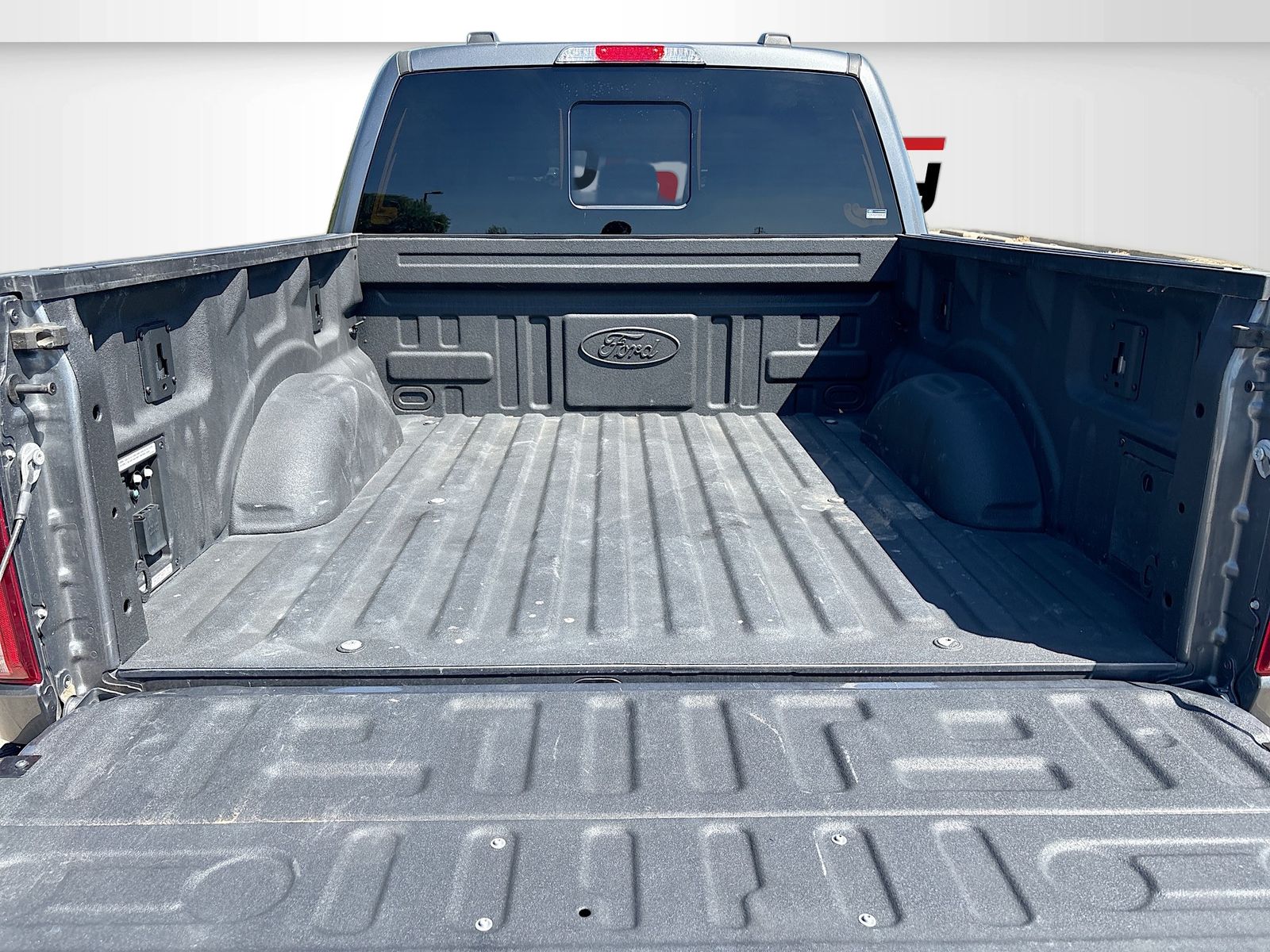 Used 2024 Gray Ford Lariat image 27