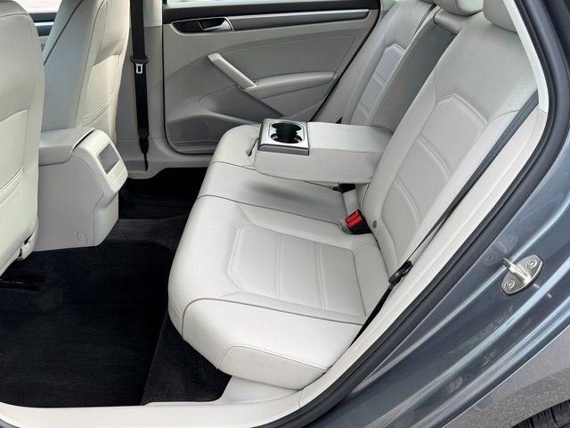 Used 2018 Gray Volkswagen 2.0T R-Line image 5
