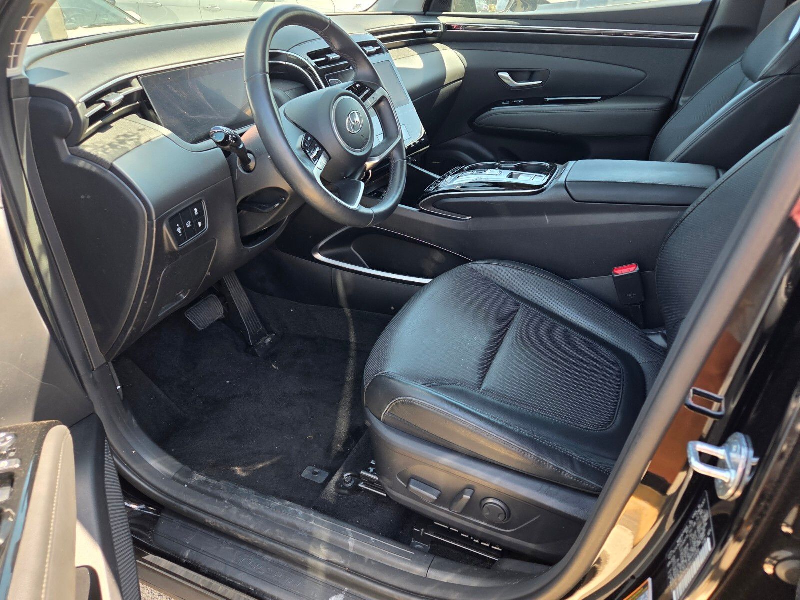 Used 2023 Black Hyundai Limited image 5