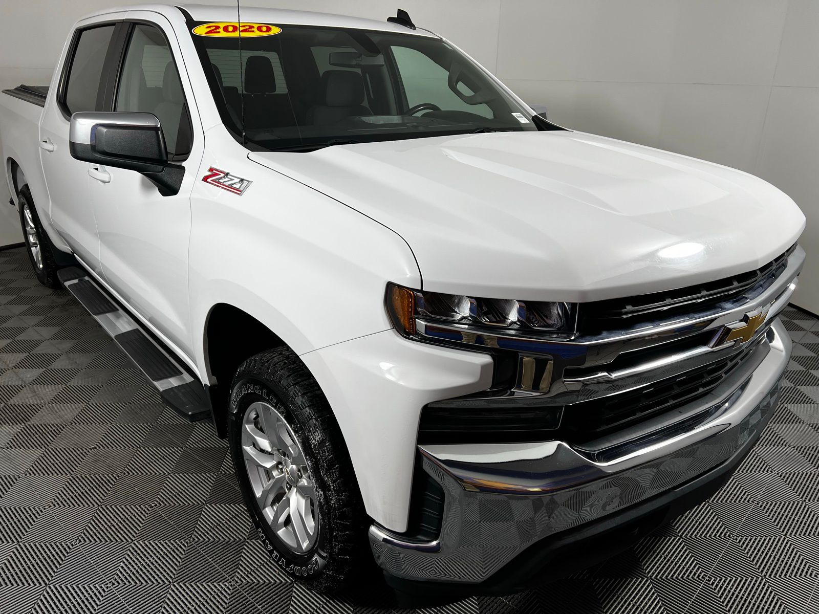 Thumbnail: 2020 Chevrolet Silverado 1500 - 3