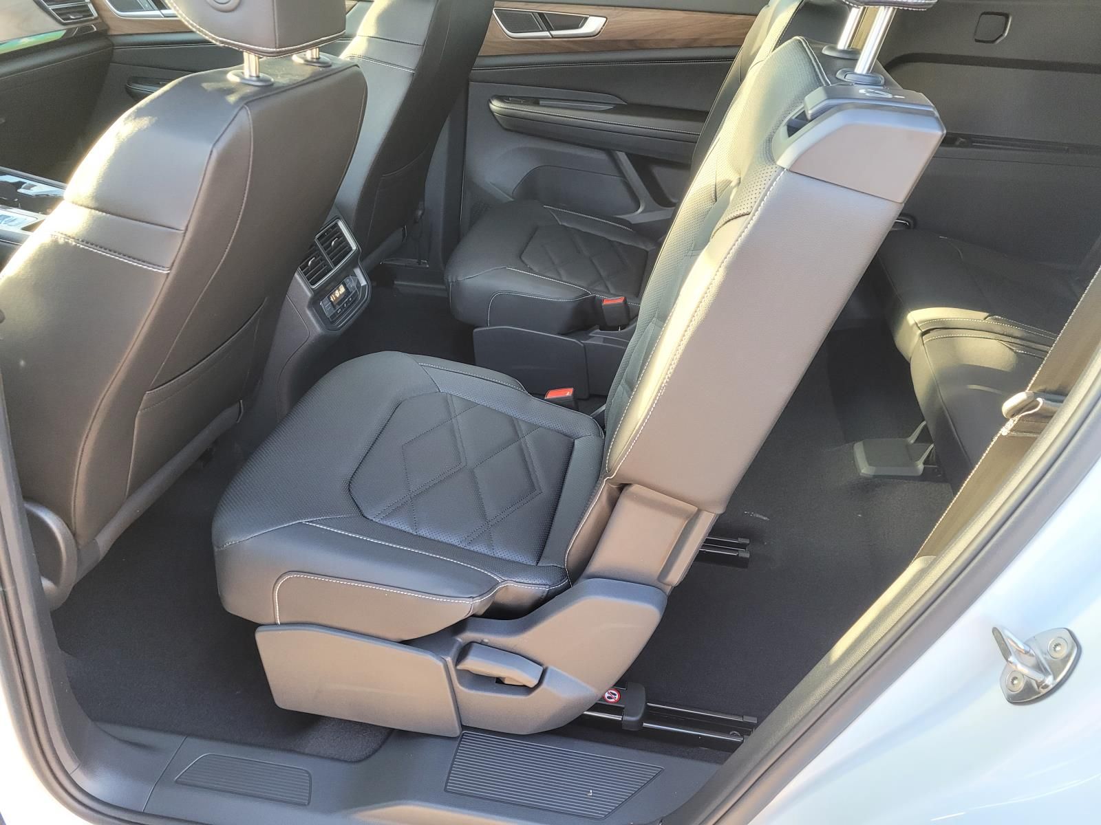 new 2026 Volkswagen Atlas car, priced at $41,997