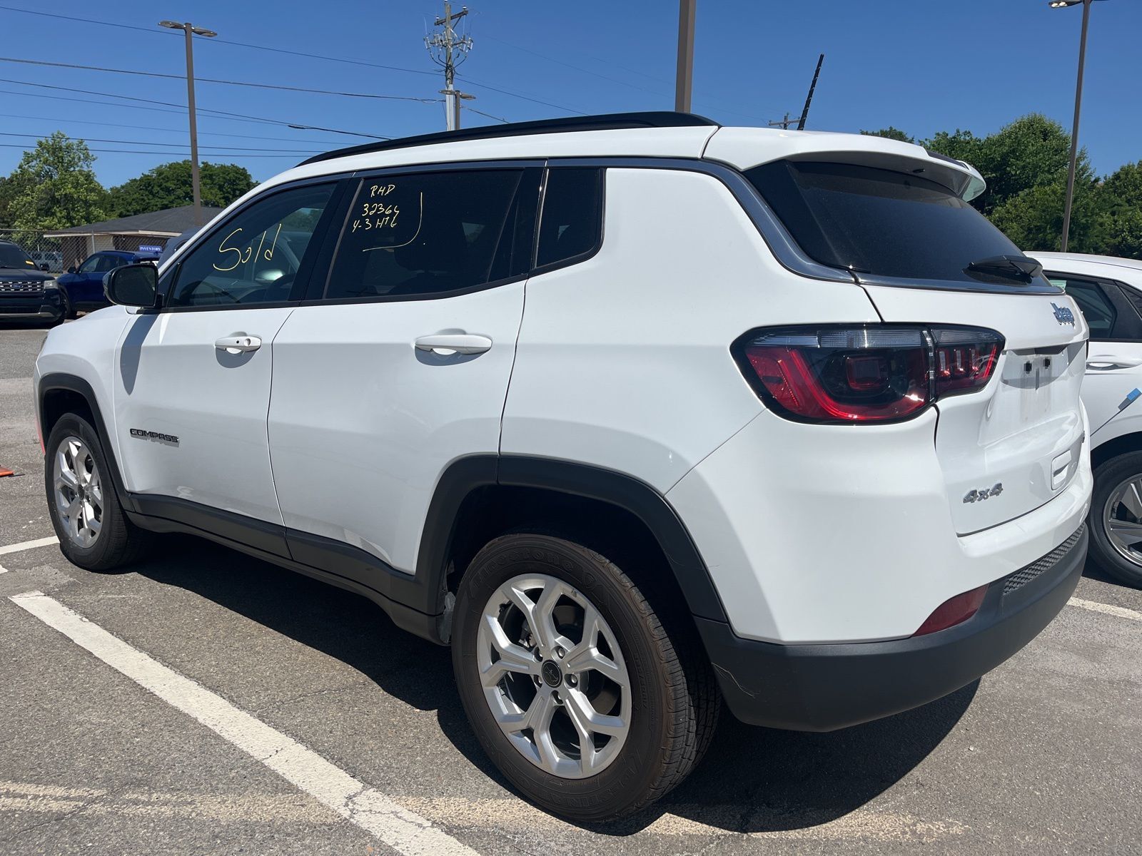 Used 2025 White Jeep Latitude image 4