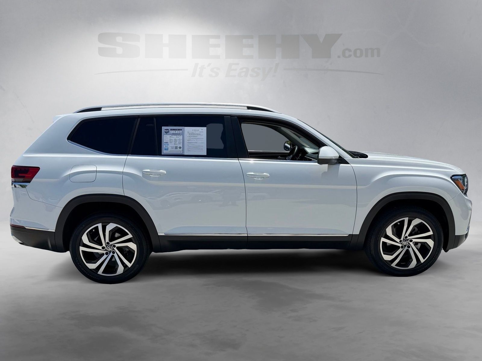 Used 2022  Volkswagen SEL image 11