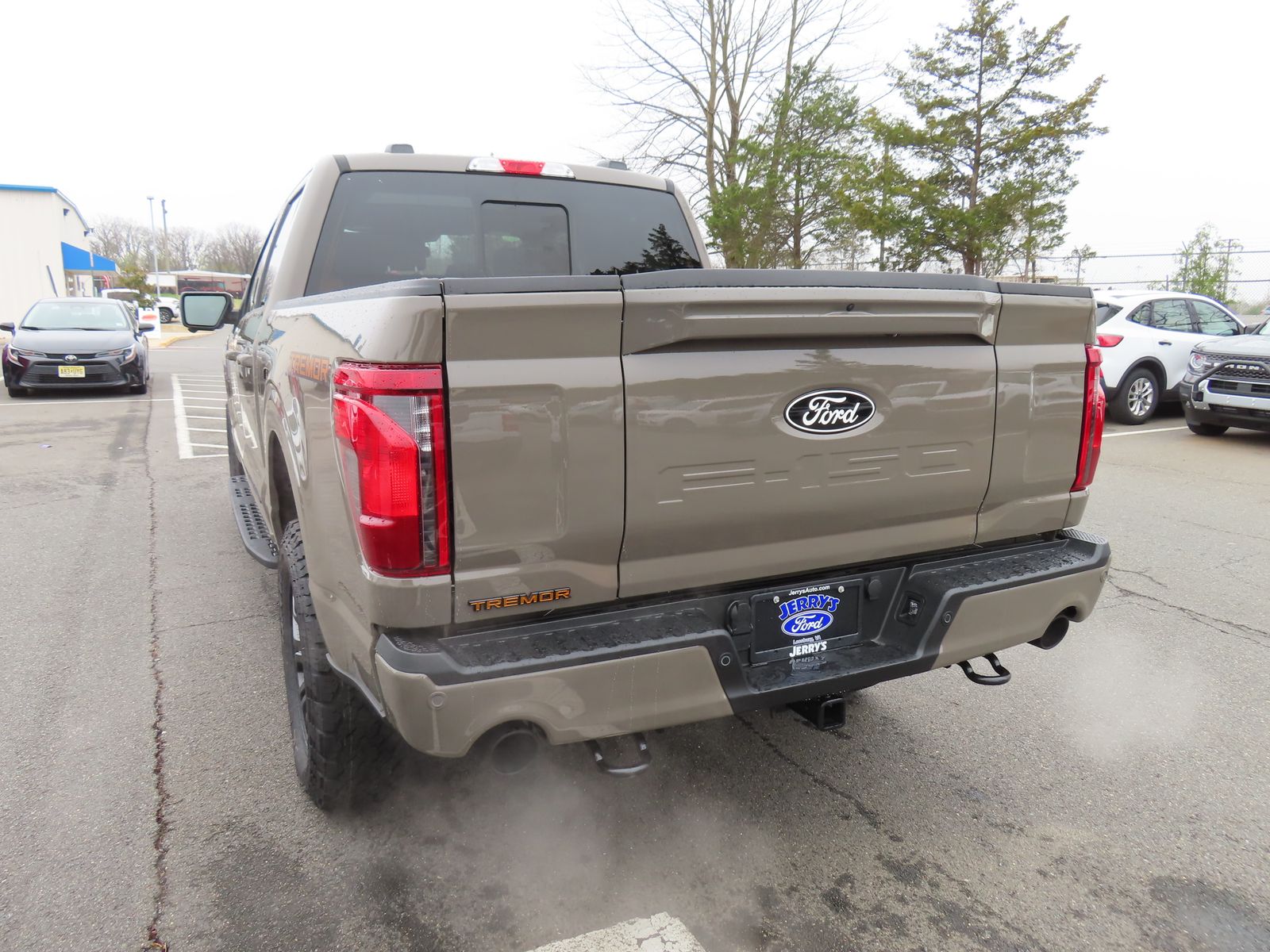 View vehicle photo 6