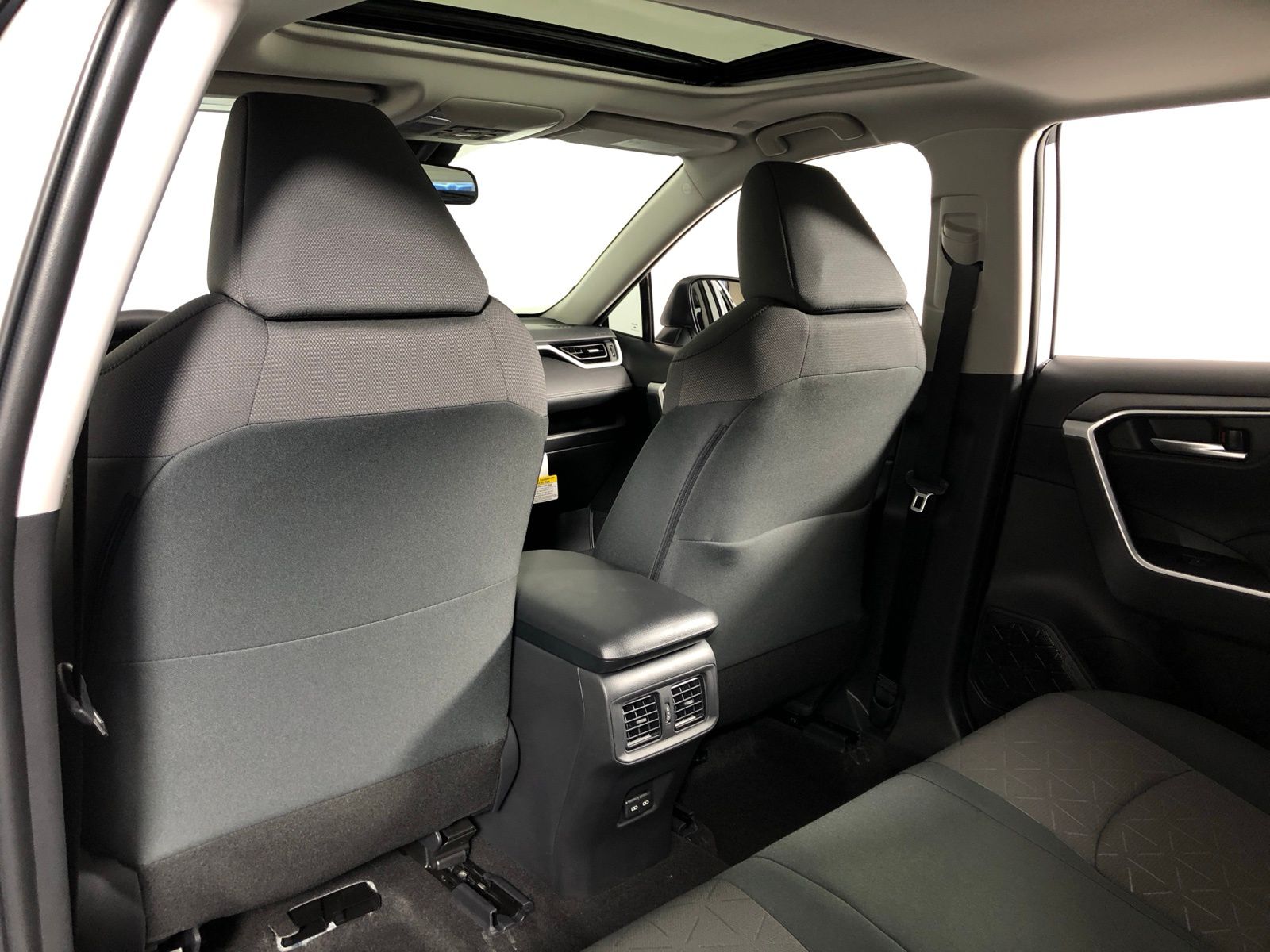 2025 Toyota RAV4 XLE 19