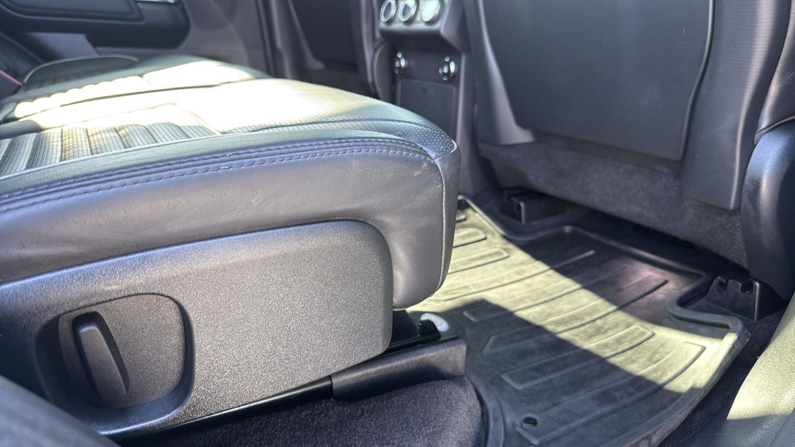 Used Car 2020 Land Rover Discovery  Hse Luxury For Sale Under $30,000 In Austin, Texas