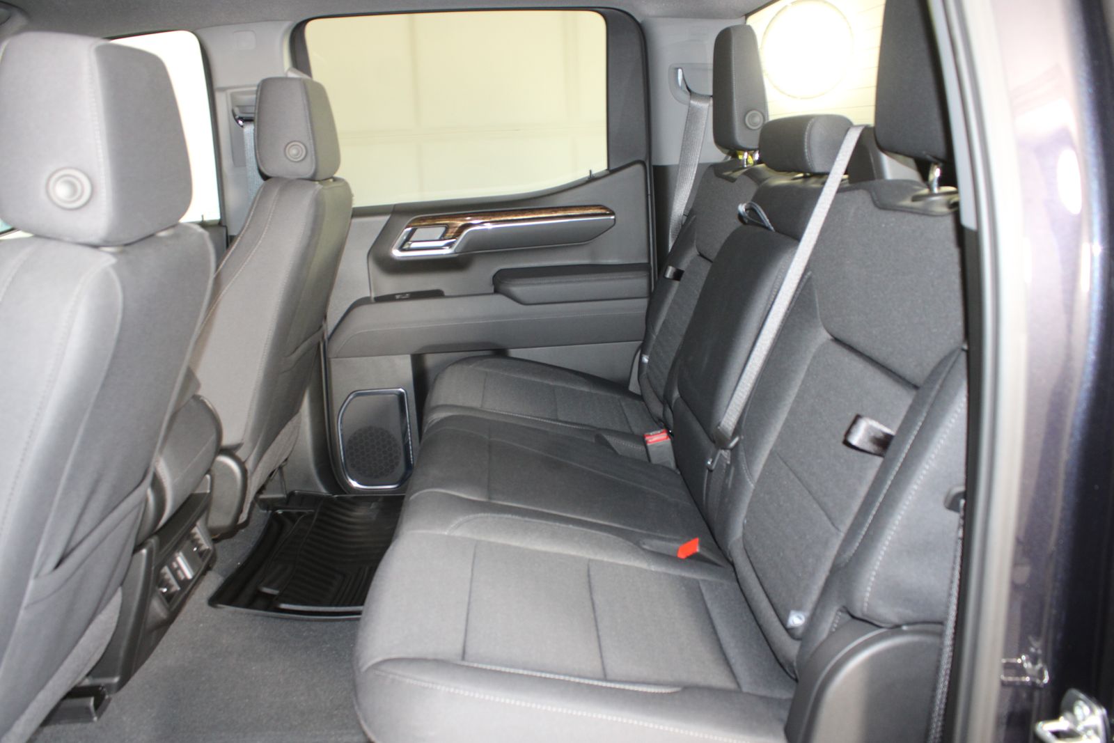 Used 2025 Silver GMC Elevation image 10