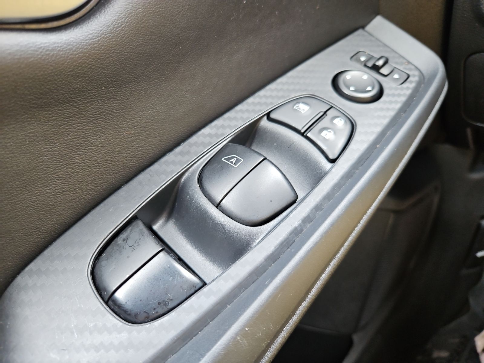 Used 2025 Gray Nissan SV image 38