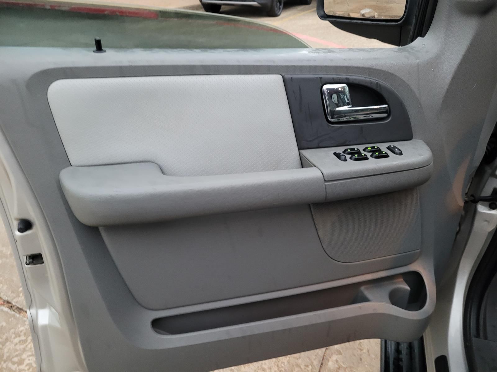 used 2005 Ford Expedition car, priced at $6,750