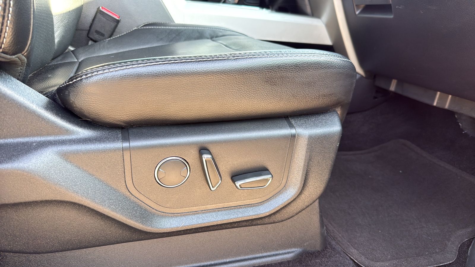 Used 2017 Gray Ford Lariat image 26