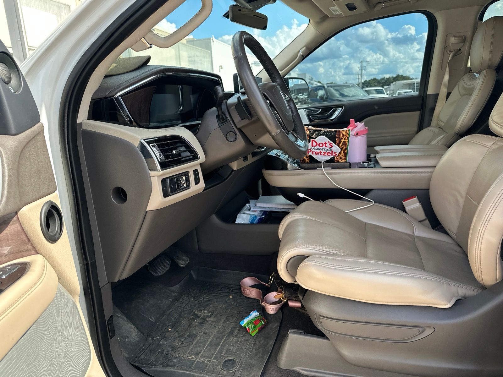 2023 Pristine White Metallic Tri-Coat Lincoln Navigator Reserve 4X4 SUV