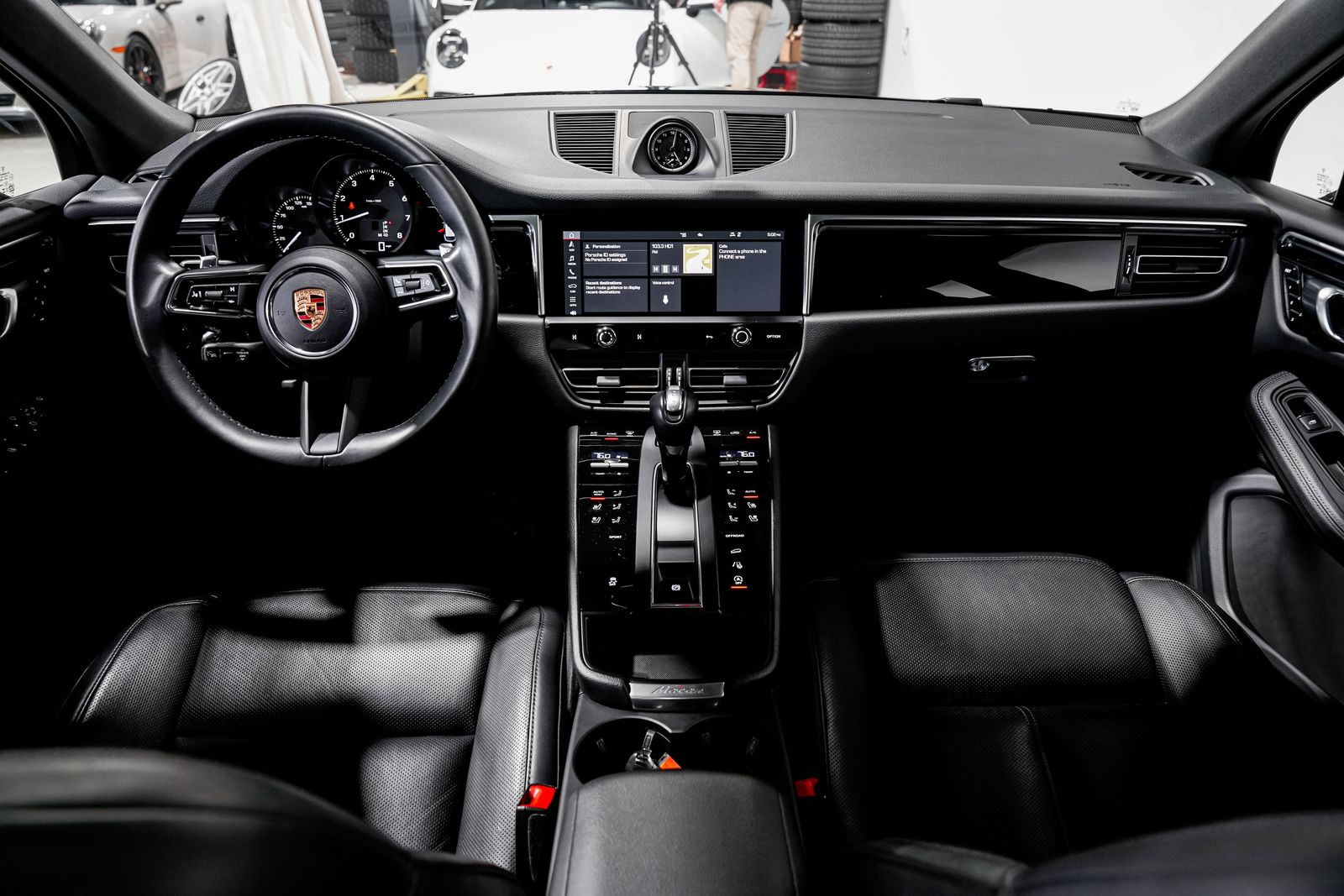 2024 Porsche Macan Base — photo 15