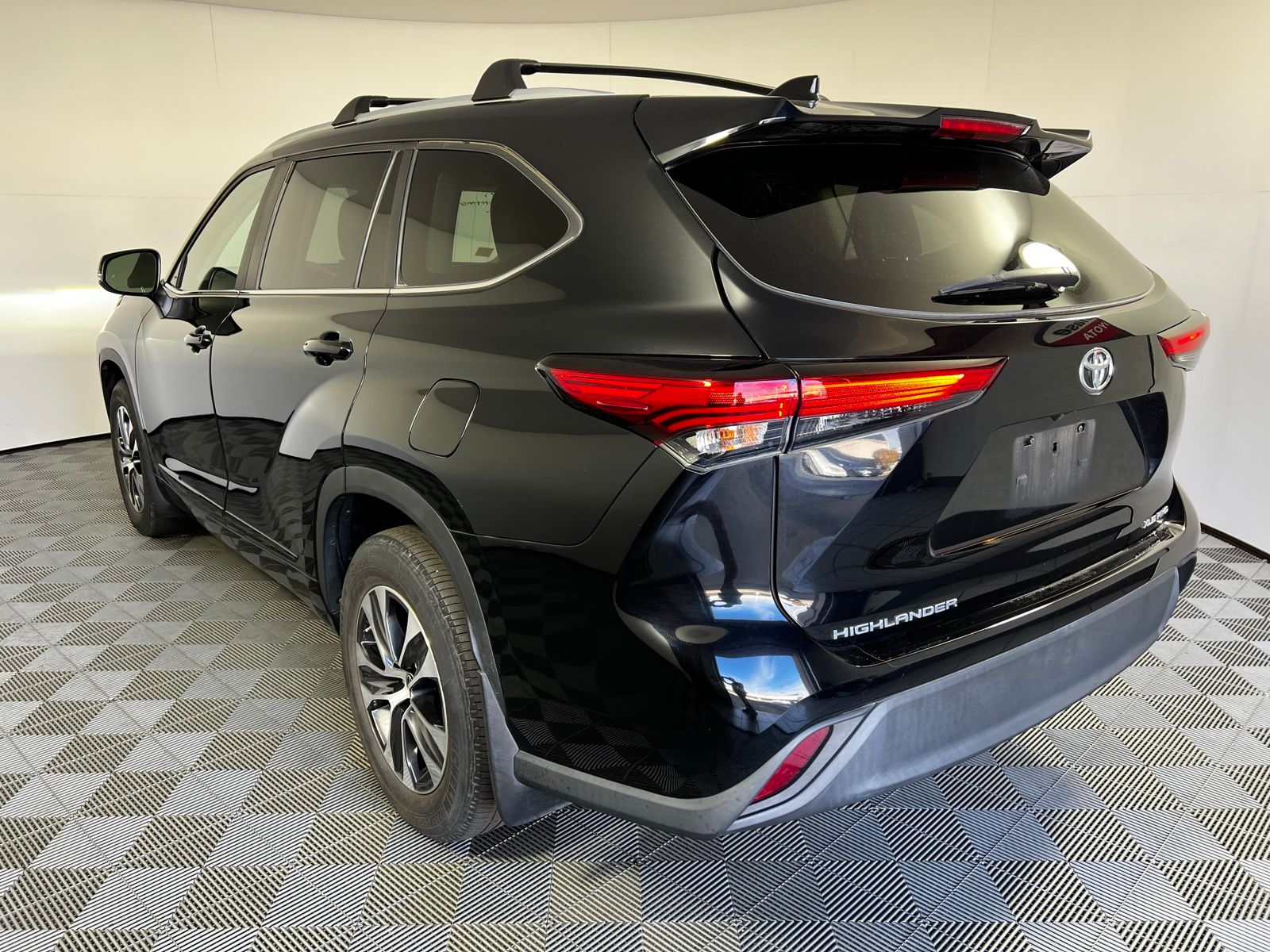 Thumbnail: 2023 Toyota Highlander - 6