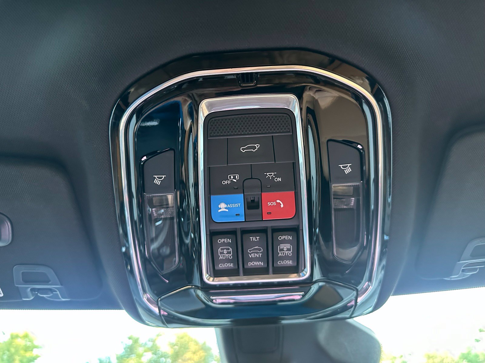 Used 2025  Jeep Summit image 23