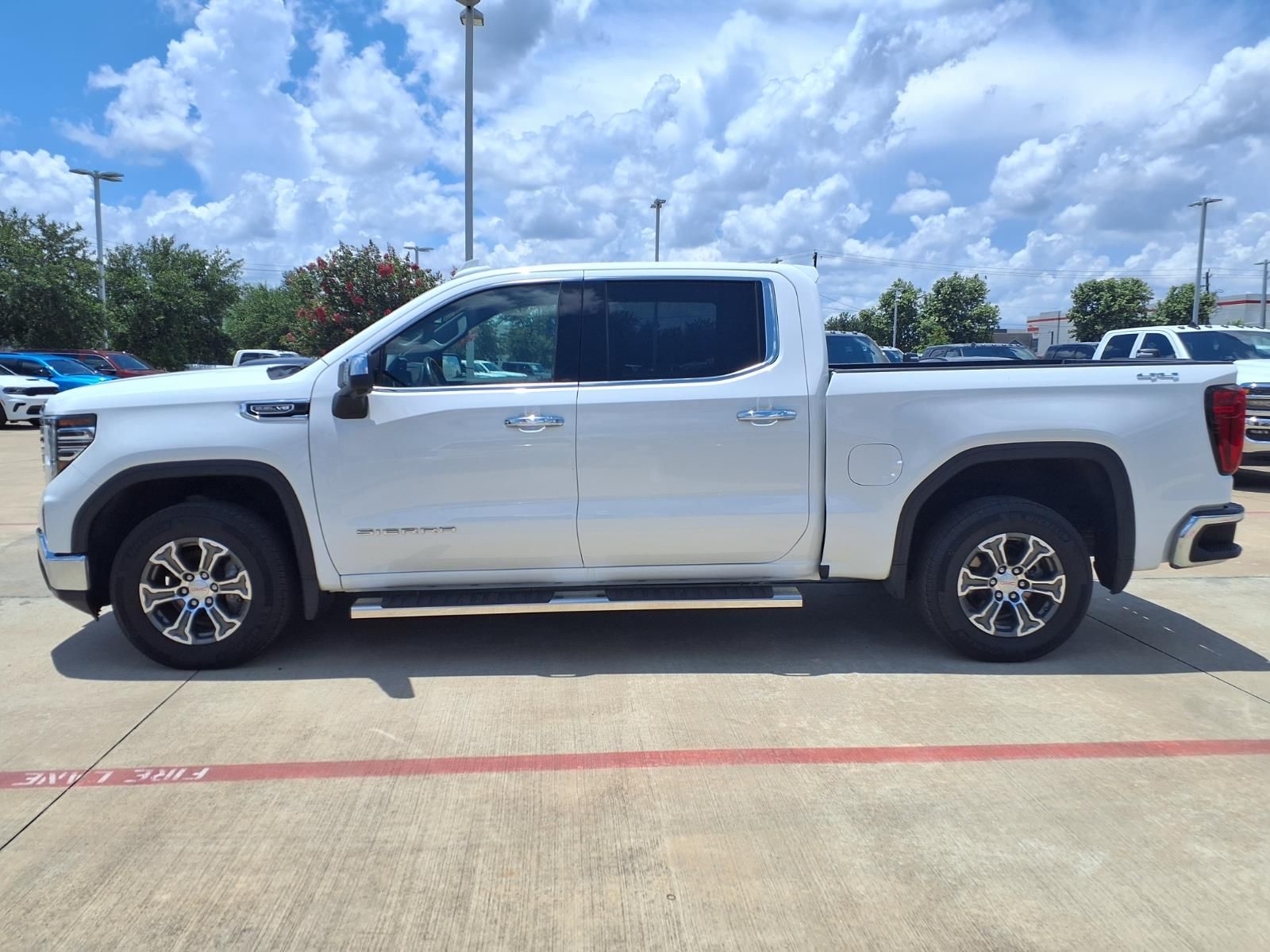 2025 GMC Sierra 1500 SLT - 8