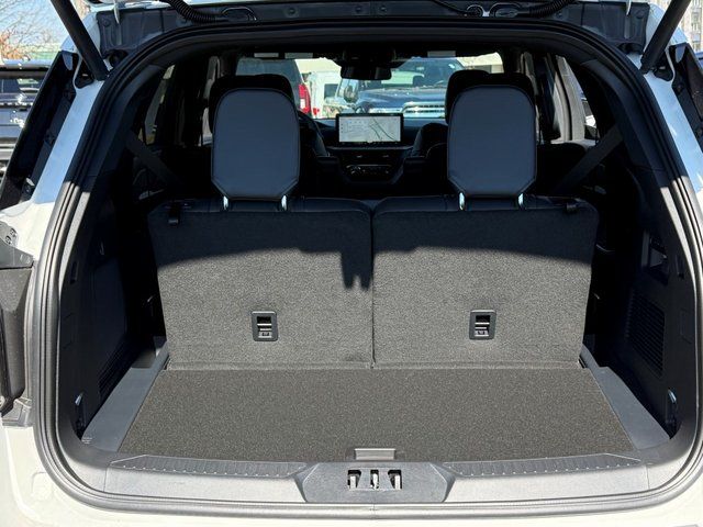 New 2026 Star White Metallic Tri-Coat Ford Tremor image 13