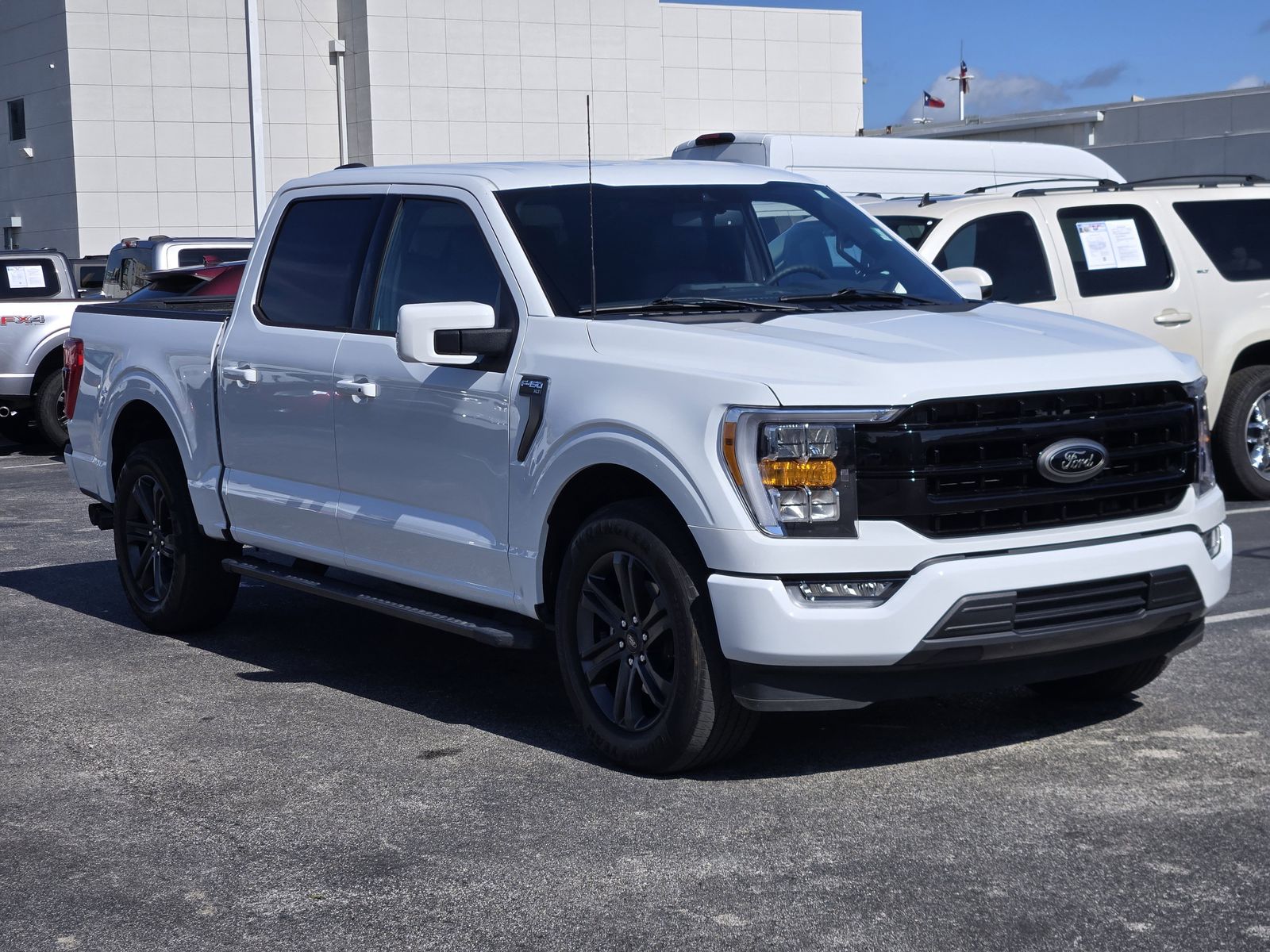 View vehicle photo 3