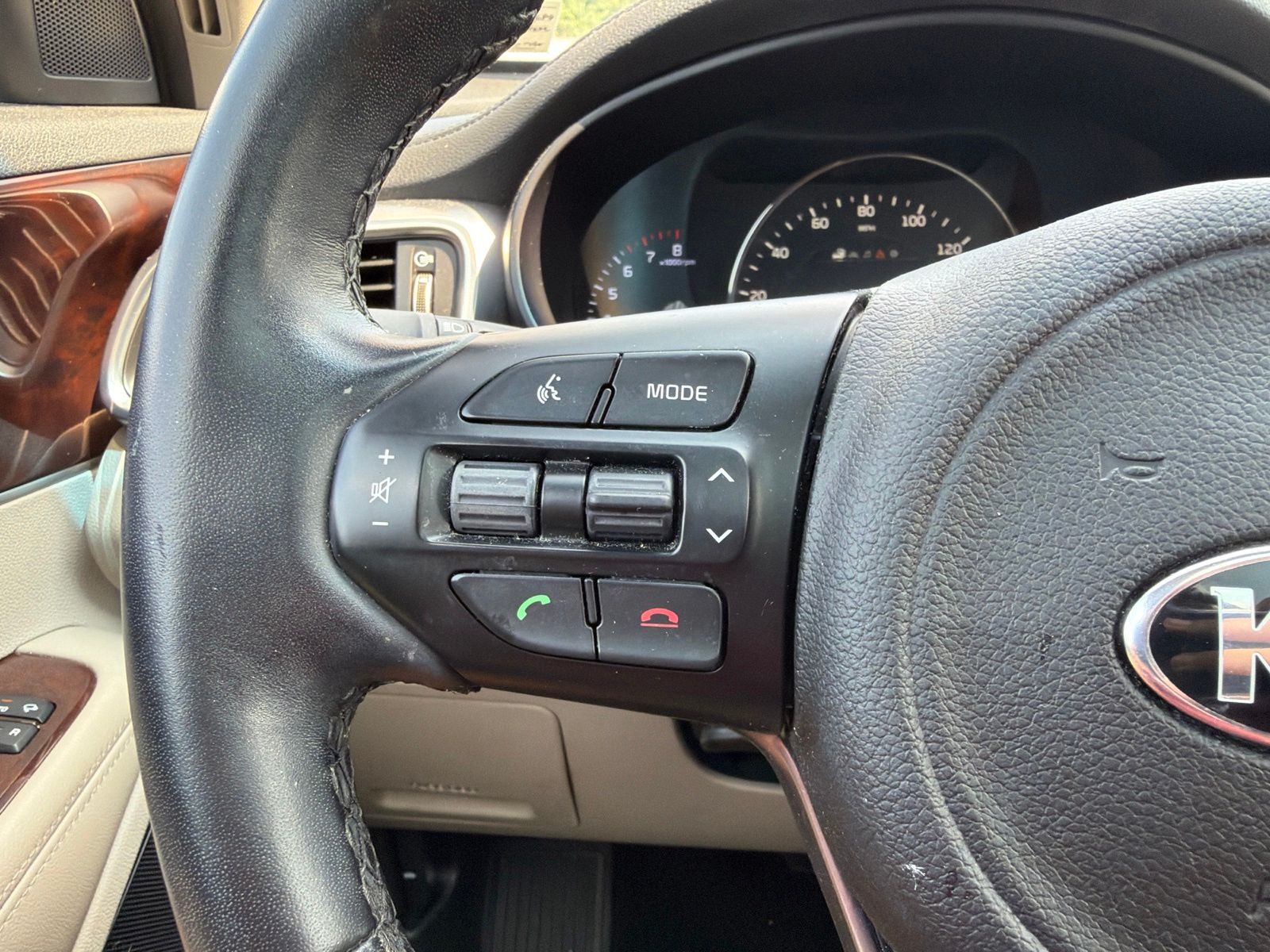 Used 2018 White Kia EX image 29