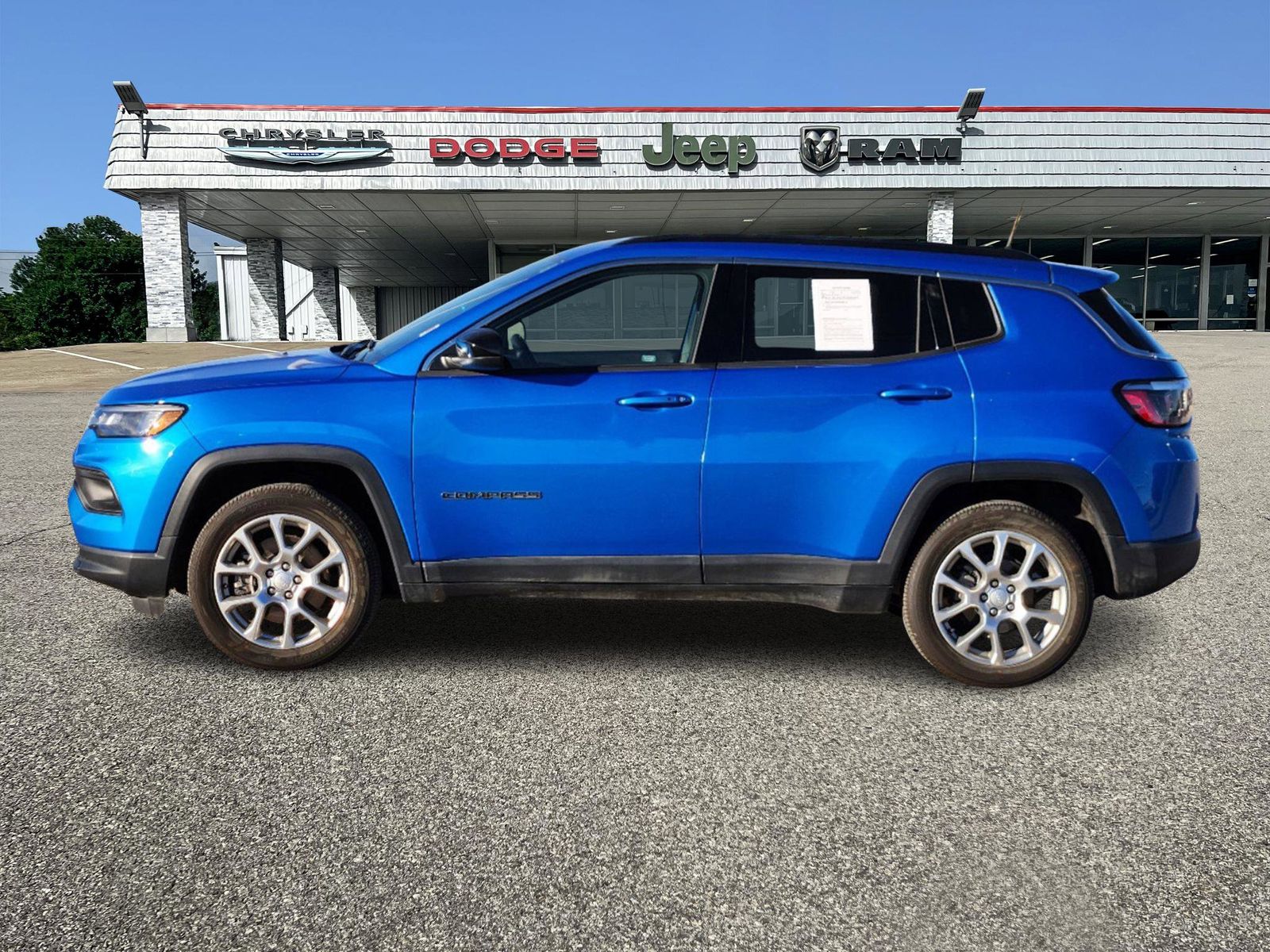 2023 Jeep Compass Latitude Lux 3