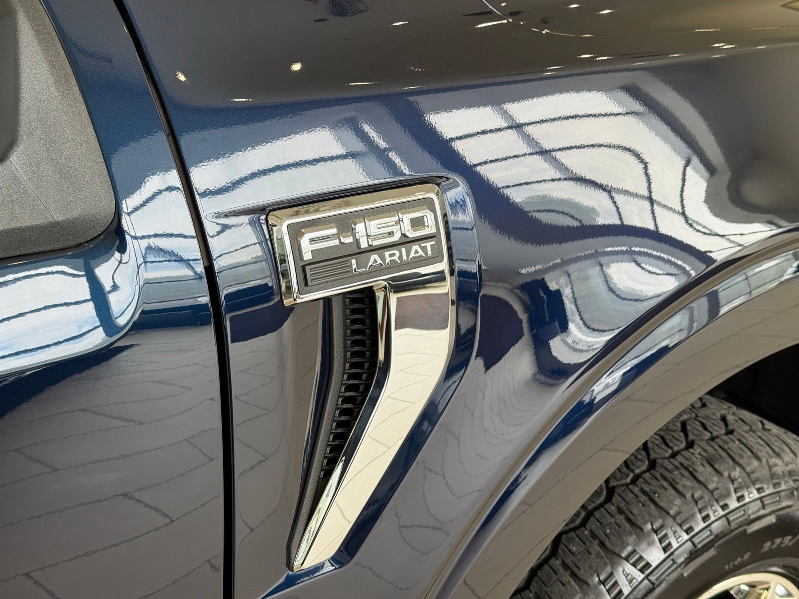 Used 2022 Blue Ford Lariat image 35